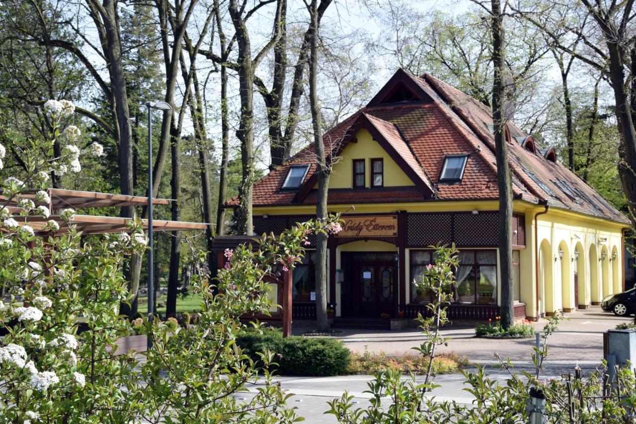 Villa Hotel Debrecen Exterior photo