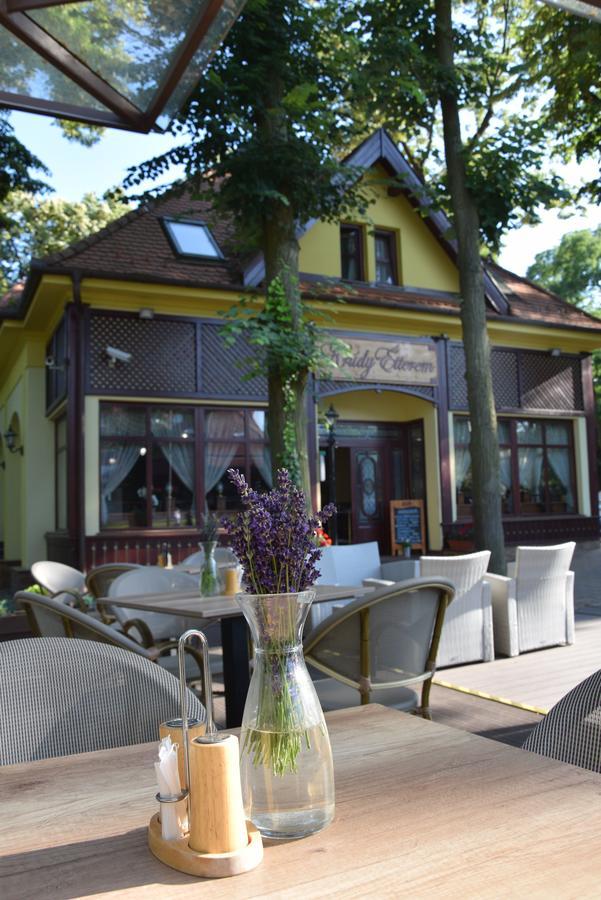 Villa Hotel Debrecen Exterior photo